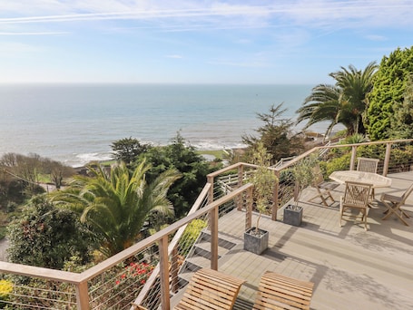 Restaurante al aire libre. Seahaze