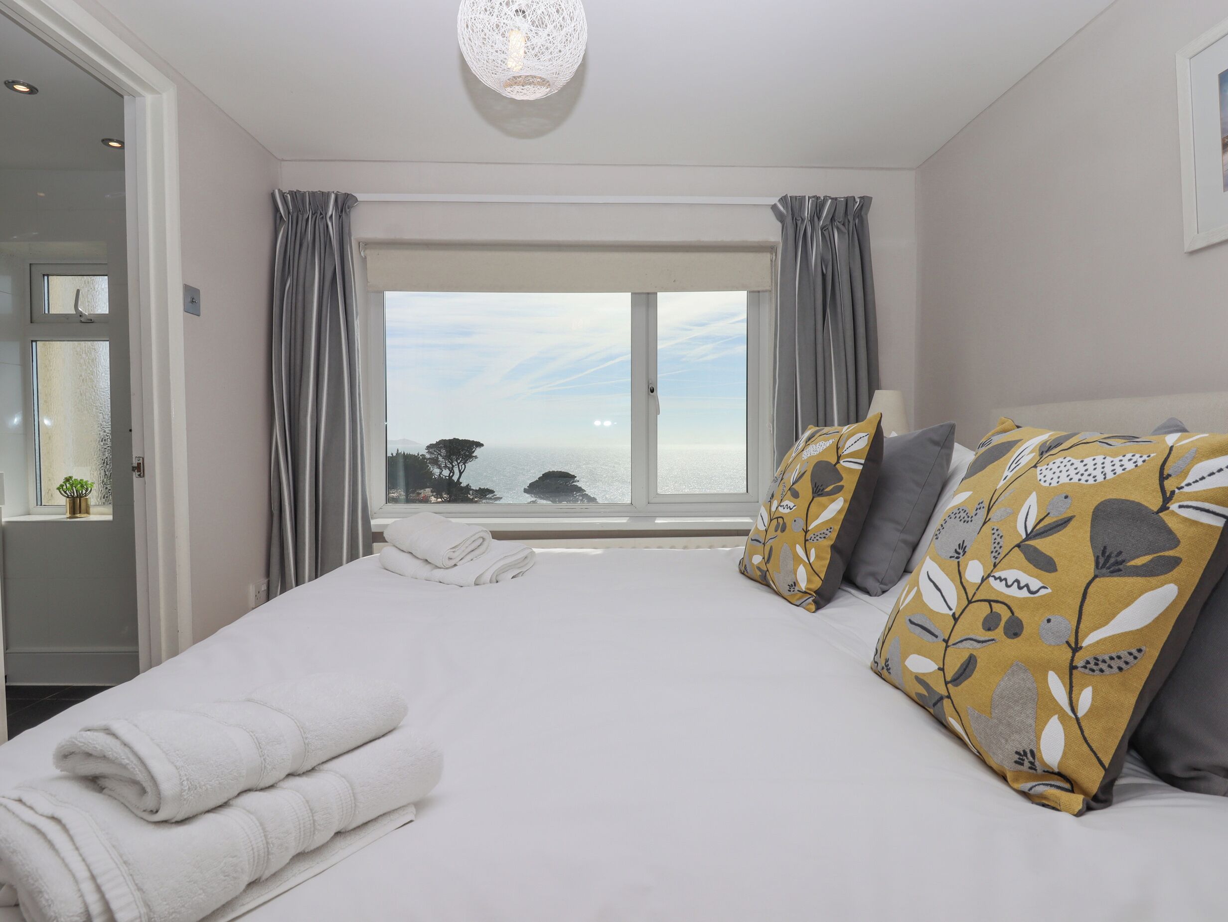 4 Schlafzimmer, individuell dekoriert, individuell eingerichtet