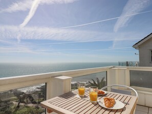 Outdoor dining - Seahaze (Torpoint)