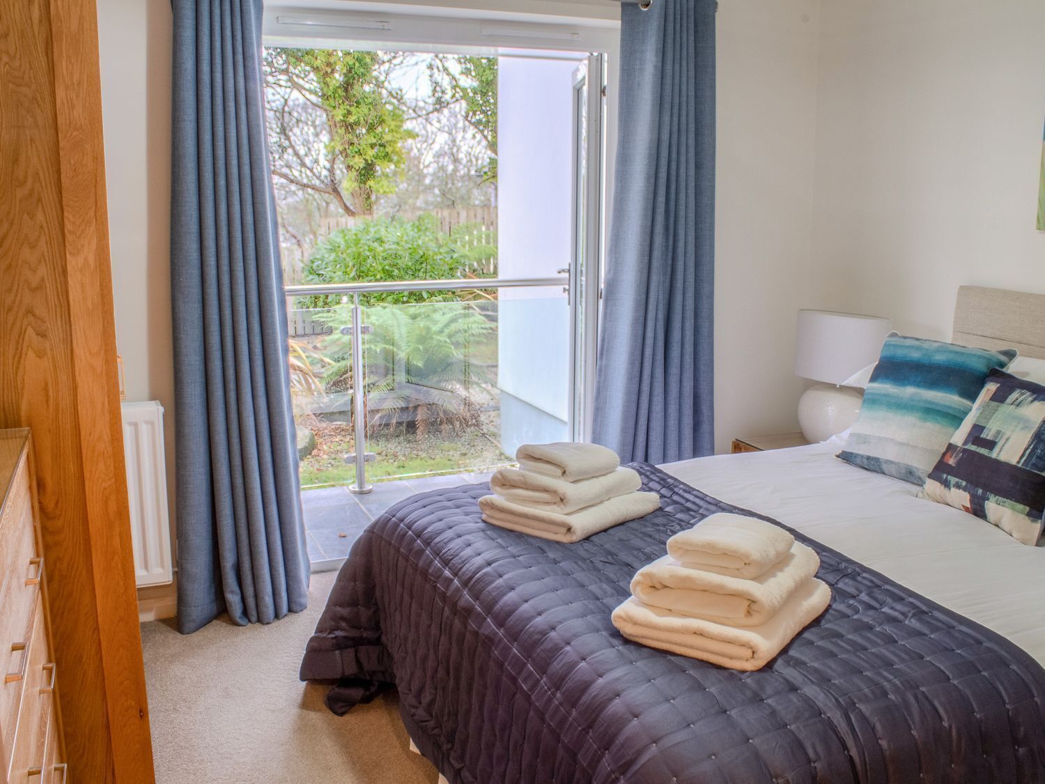 2 bedrooms, individually decorated, individually furnished, free WiFi