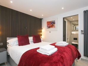 2 chambres, décor unique, ameublement unique, accÚs au Wi-Fi (inclus)
