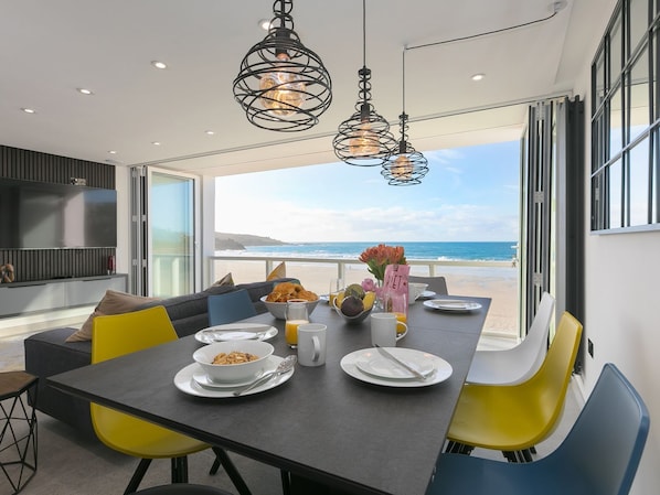 Dining - Louies Loft (St Ives)