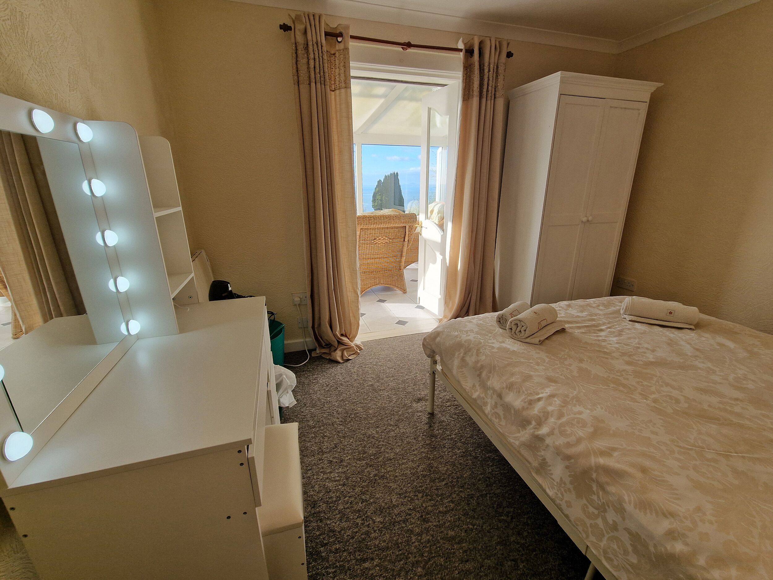 2 bedrooms, individually decorated, individually furnished, free WiFi