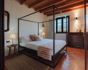 Leilighet – deluxe, utsikt mot innsjø | Individuelt dekorert, individuelt innredet og blendingsgardiner