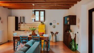 Appartamento Executive, 2 camere da letto, vista lago | Area soggiorno | TV