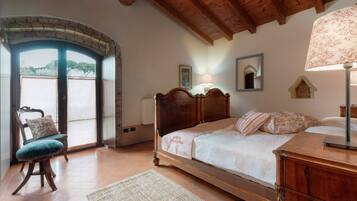 Executive Condo, 2 Bedrooms, Lake View | 2 bedrooms, individually decorated, individually furnished
