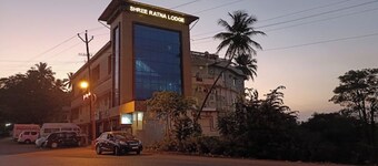 Sri Ratna Lodge
