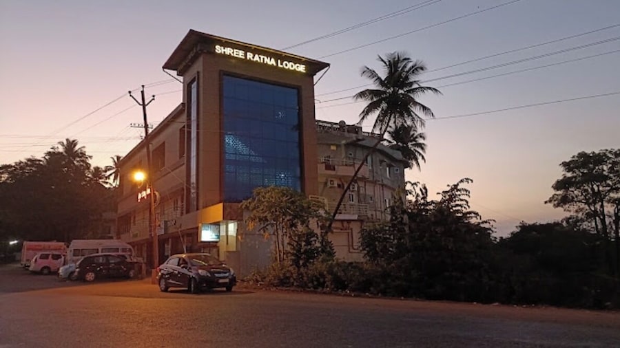 Sri Ratna Lodge
