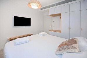2 bedrooms, iron/ironing board, travel crib, WiFi