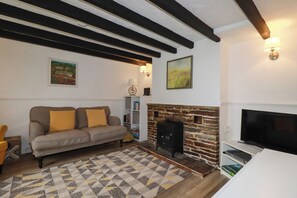 Cottage | Living area | Fireplace - Honeysuckle Cottage (St Austell)