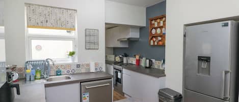 冰箱、洗碗机、电热水壶、厨具/餐具