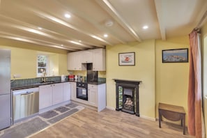 Fridge, dishwasher, electric kettle, toaster - Tan Y Clogwyn (Dolwyddelan)