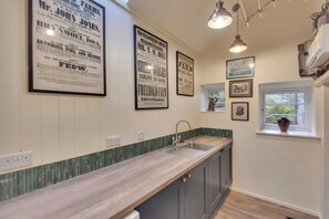 Fridge, dishwasher, electric kettle, toaster - Tan Y Clogwyn (Dolwyddelan)