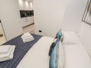 1 bedroom, individually decorated, individually furnished, free WiFi - 2A Salubrious Terrace (St Ives)