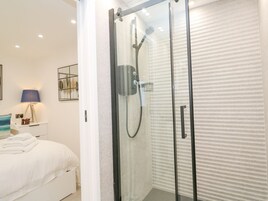 1 habitación, decoración personalizada y muebles diferentes 