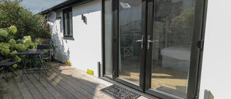 รับประทานอาหารกลางแจ้ง