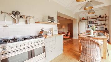 Fridge, dishwasher, electric kettle, toaster
