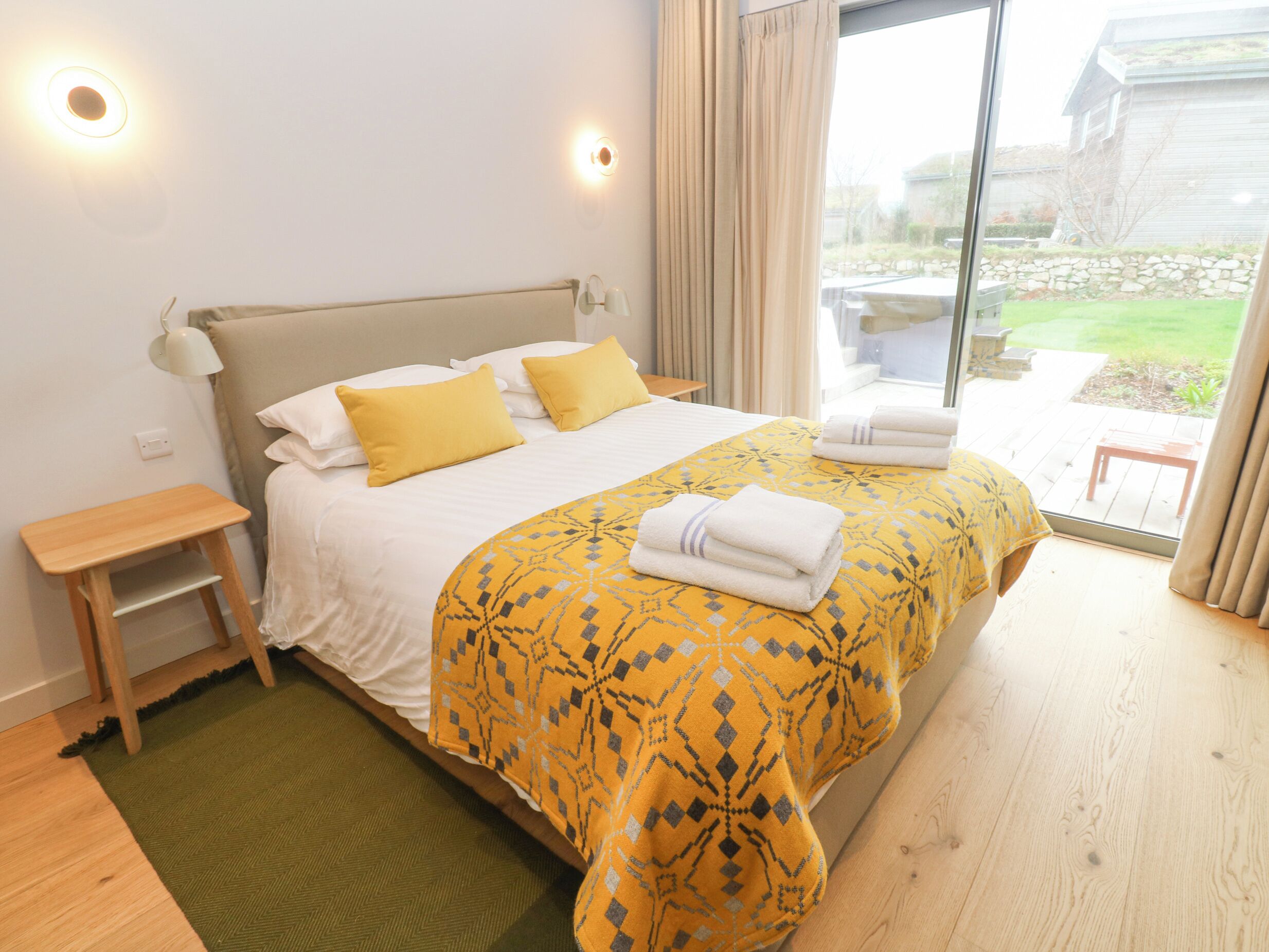 2 habitaciones, decoración personalizada y muebles diferentes 