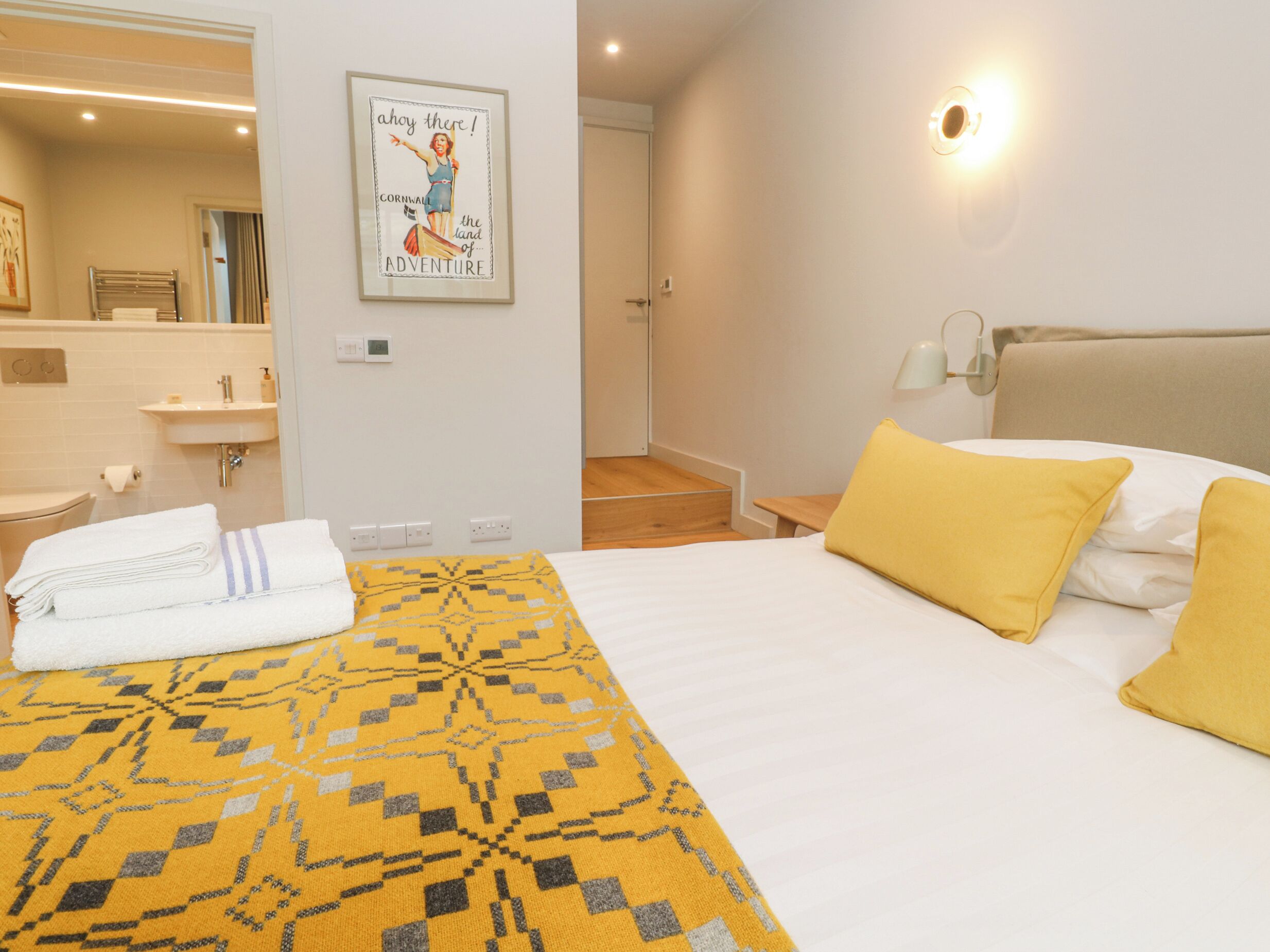 2 habitaciones, decoración personalizada y muebles diferentes 