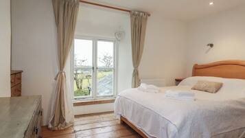 4 bedrooms, individually decorated, individually furnished, free WiFi