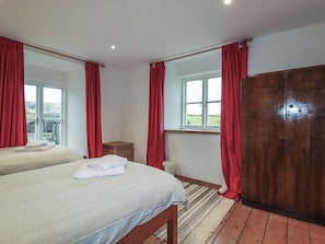 4 camere, con stile personalizzato, con arredamento individuale