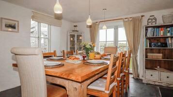 Cottage | Dining