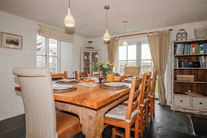 Cottage | Dining