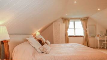 Cottage | 4 bedrooms, individually decorated, individually furnished, free WiFi