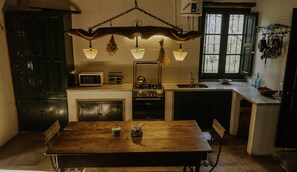 Micro-ondes, four, plaque de cuisson