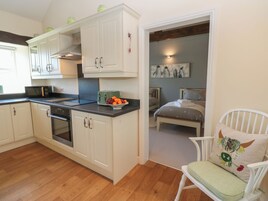 Fridge, dishwasher, cookware/dishes/utensils