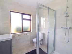 Shower - Tonakilla House (Camp)