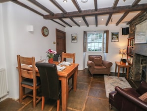 Dining - Buttercup Cottage (Hope Valley)
