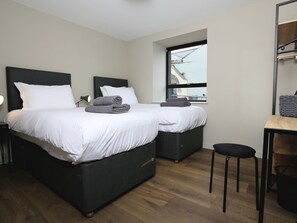 3 bedrooms, individually decorated, individually furnished, free WiFi - The Barns @ Downton (Dartmouth)