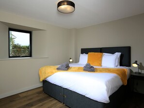 3 makuuhuonetta, yksilöllisesti sisustettu, yksilöllisesti kalustettu