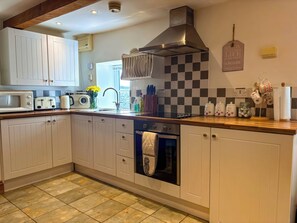 電冰箱、洗碗機、電熱水壺、烤麵包機