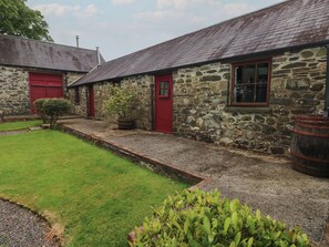 Property grounds - Preseli Hills Cottage (Fishguard)