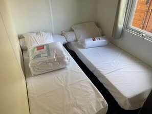 3 室のベッドルーム、アイロン / アイロン台、旅行用ベビーベッド