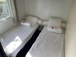 3 bedrooms, iron/ironing board, travel crib - Welcome to Lily's Mobile Home (Bernières-sur-Mer)
