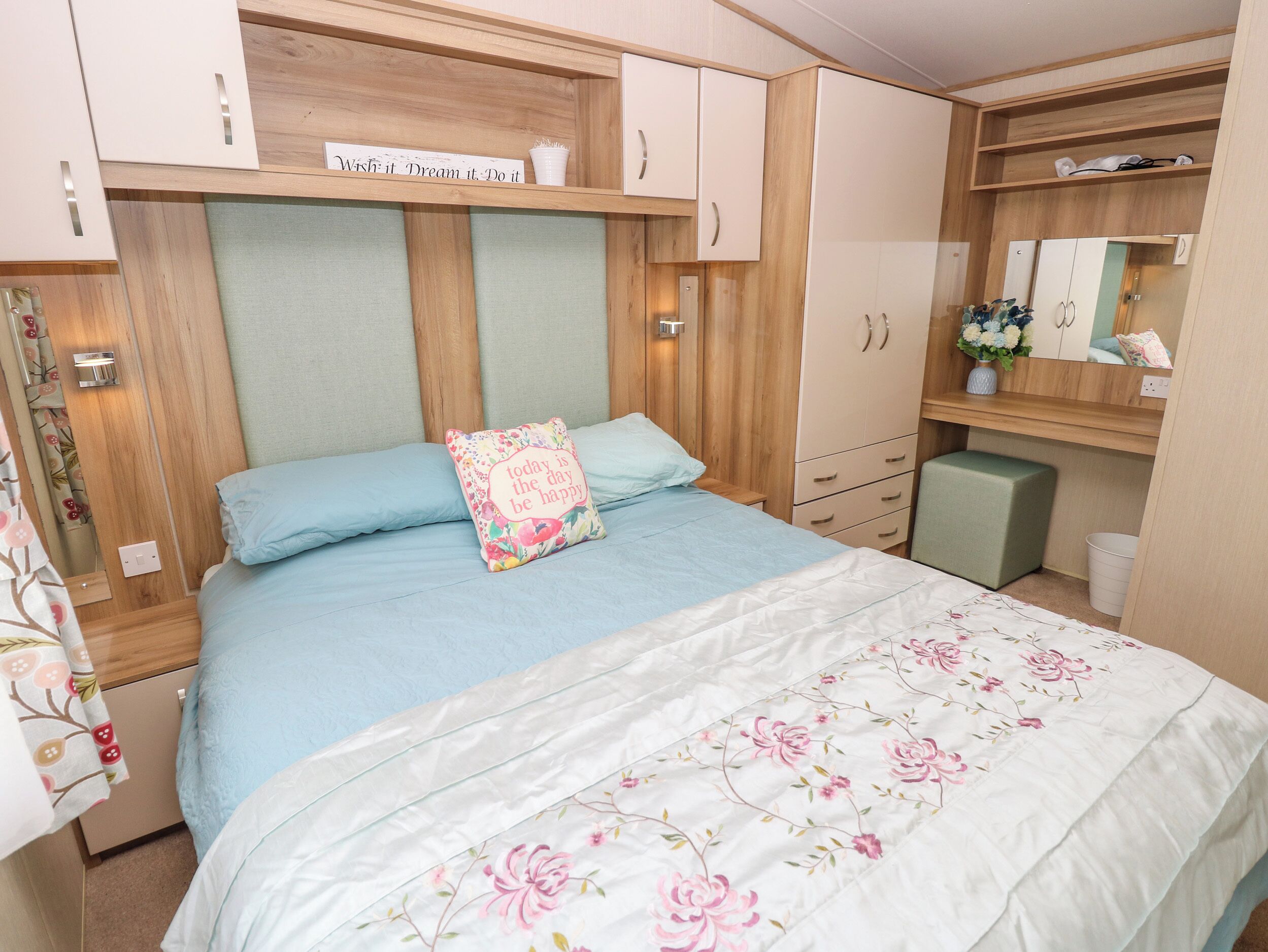 2 bedrooms, individually decorated, individually furnished