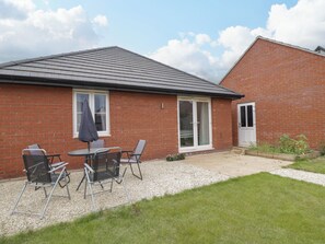 Outdoor dining - Bungalow - No. 37 (Ross-on-Wye)