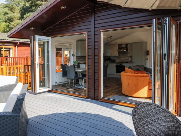 Outdoor dining - Lakeland View (Windermere)