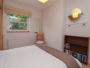 2 bedrooms, individually decorated, individually furnished, free WiFi - New Tower House- 10 Pear Tree Court (York)