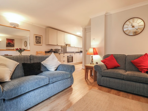 New Tower House- 10 Pear Tree Court - York