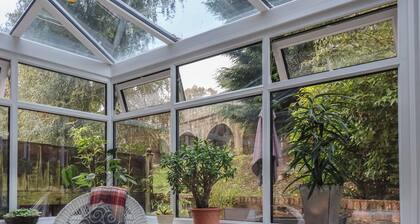 New Tower House- 10 Pear Tree Court