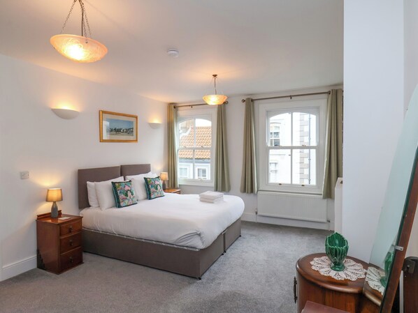 3 bedrooms, individually decorated, individually furnished, free WiFi