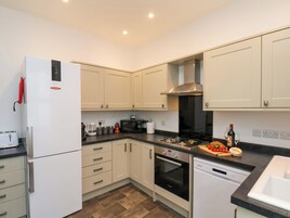 Refrigerador, lavavajillas, tetera/pava eléctrica, tostadora