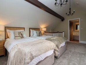 2 bedrooms, individually decorated, individually furnished, free WiFi - The Bothy (Knaresborough)