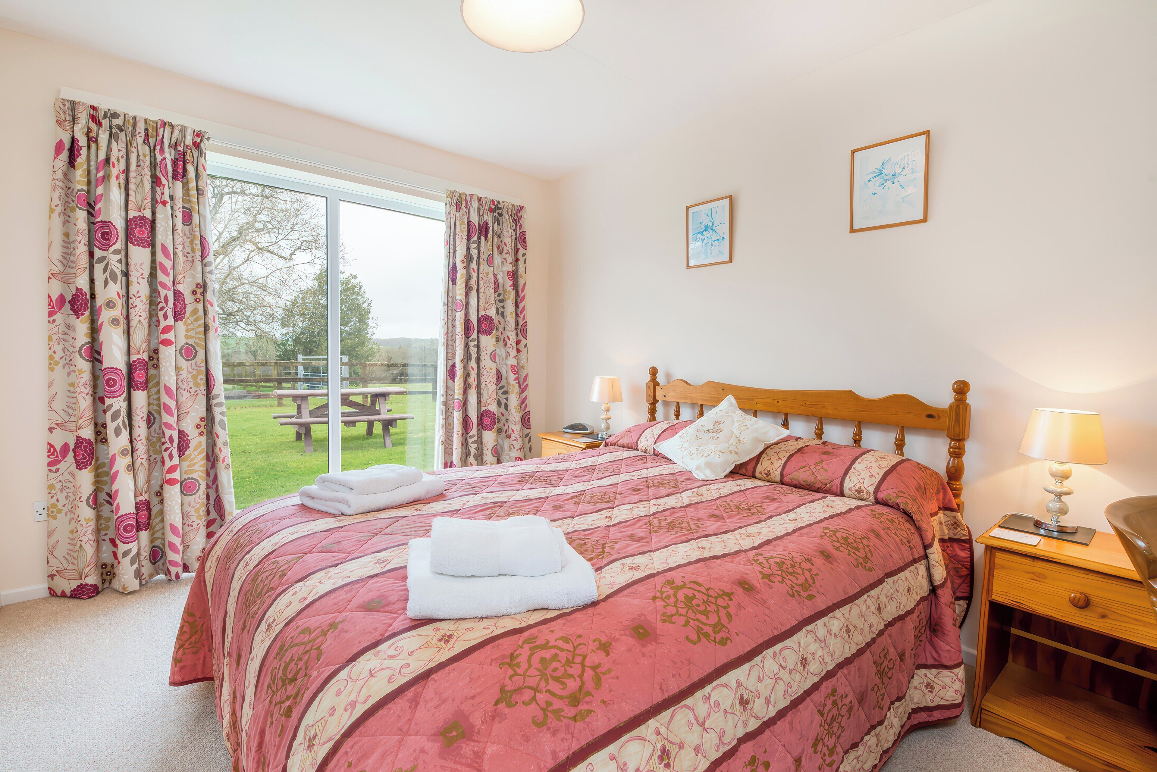 2 bedrooms, individually decorated, individually furnished, free WiFi
