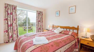 2 bedrooms, individually decorated, individually furnished, free WiFi