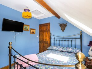 3 bedrooms, individually decorated, individually furnished, free WiFi